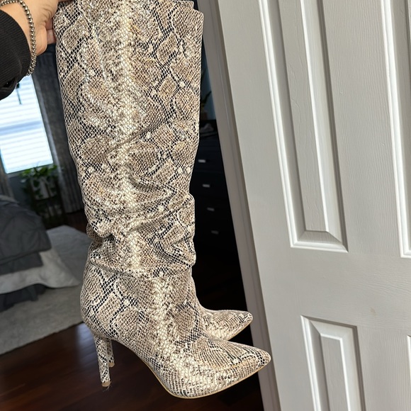 Snakeskin high boots by Jessica Simpson size 8, 4” heels, great condition - Picture 1 of 9